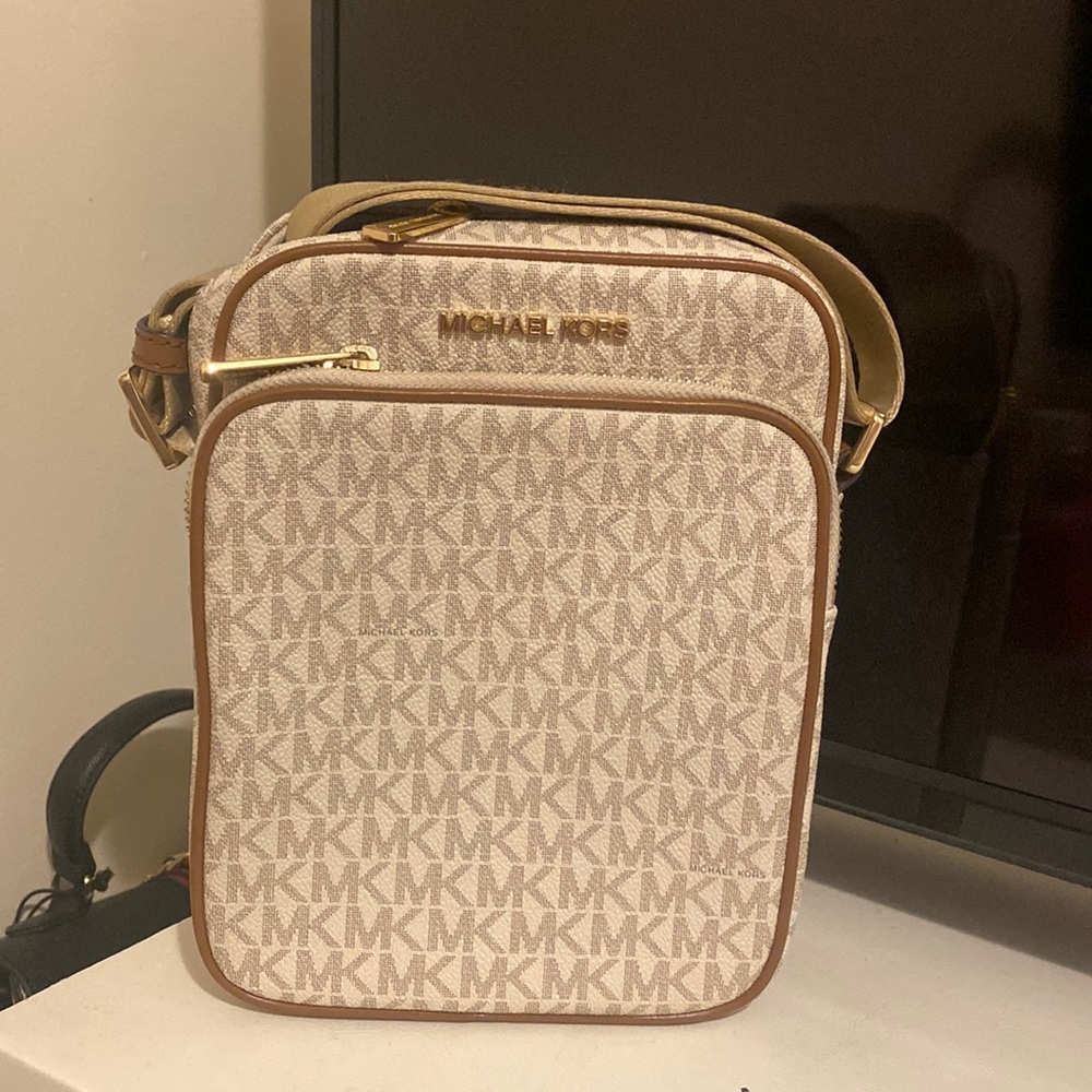 Michael Kors md flight crossbody bag